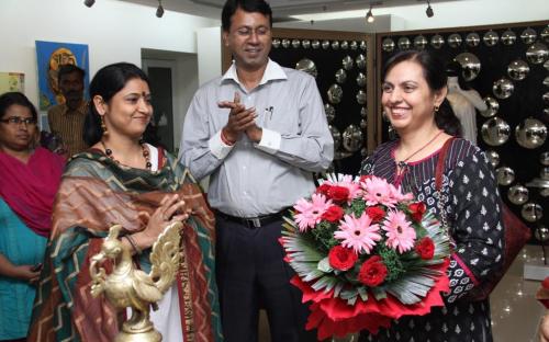 Dr. Charu WaliKhanna, Member, NCW inaugurated exhibition “Paint for Justice” on 08.11.2012 at New Delhi, organized