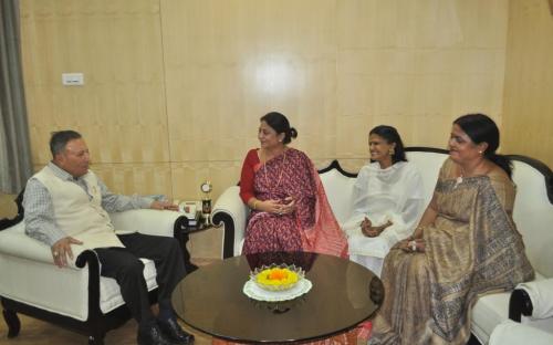 Member Mrs. Shamina Shafiq held a meeting with Hon’ble Governor Chattisgarh His Excellency Shekhar Dutt, SM in his office chamber