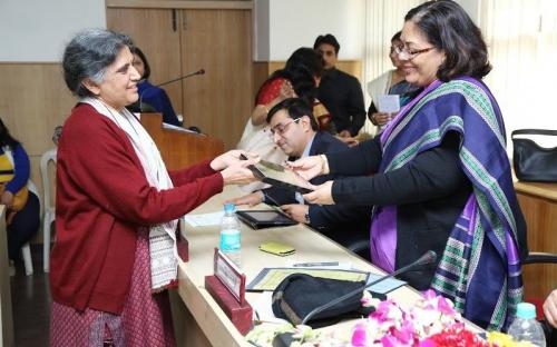 Smt. Lalitha Kumaramangalam, Hon’ble Chairperson, NCW receiving the momento during consultation on ICT and women empowerment